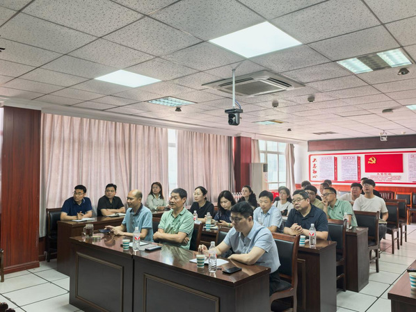 党委副书记、副校长余涛一行赴人工智能与计算机学院调研AI辅导员项目研发进展