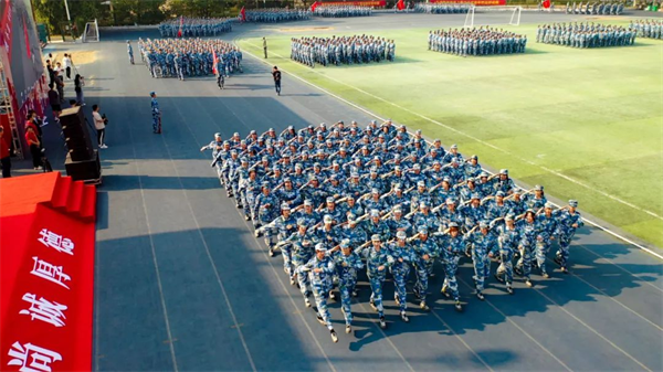 超燃！超飒！KY.COM举行2022级新生开学典礼暨军训总结表彰大会_fororder_图片5